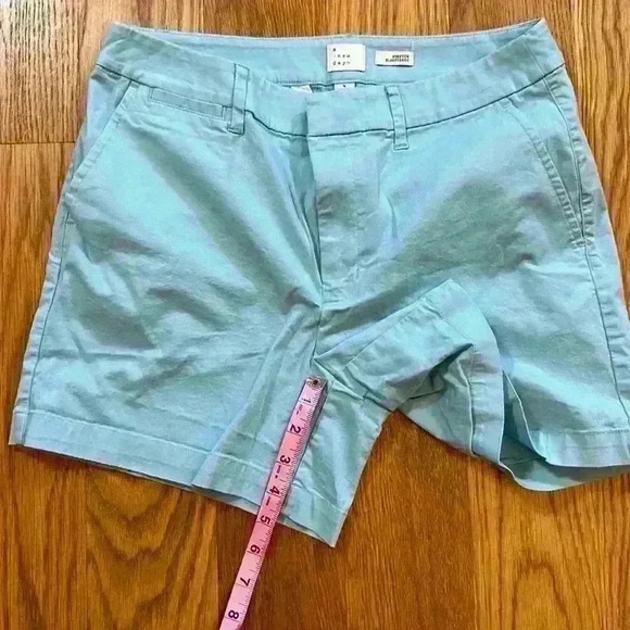 A New Day Women's Turquoise Flat Front Stretch Chino Shorts Size 4 - Picture 1 of 6